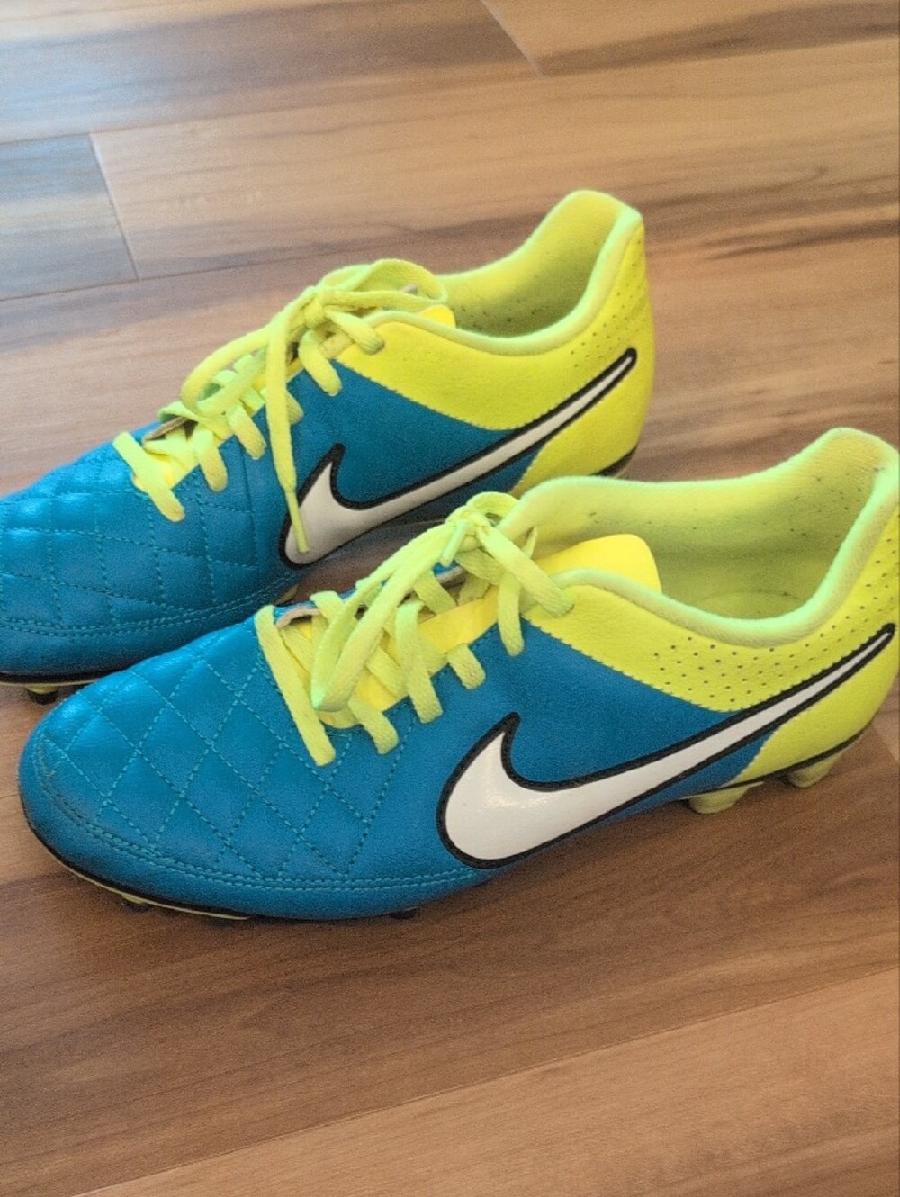 Nike Teal and Yellow Soccer Cleats - Picture 3 of 7